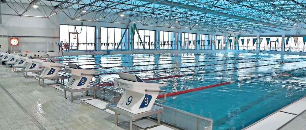 Ein Sanierungsfall. Die Schwimmhalle des Olympiastützpunktes im Luftschiffhafen wird ab dem Sommer für ein Dreivierteljahr geschlossen. Für Hunderte Leistungs und Breitensportler, Nachwuchsathleten sowie Studenten müssen alternative Trainingsstätten gefunden und deren Belegung koordiniert werden.