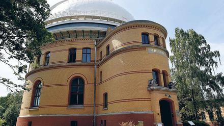 Mit Tradition. Der Potsdamer Telegrafenberg hat eine reiche Forschungsgeschichte. Dort, wo heute die Institute ihr 25-jähriges Jubiläum feiern, begann vor 140 Jahren die Vermessung der Erde, vor 125 Jahren wurde hier das Königlich-Preußische Geodätische Institut eröffnet. Der Große Refraktor (Foto), ehemals zur Himmelsbeobachtung errichtet, wurde in diesem Sommer nach einer Renovierung wiedereröffnet.