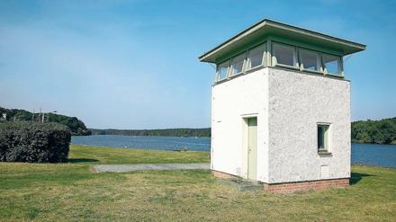 Relikt. Der letzte Kontrollturm der Berliner Mauer am Jungfernsee.