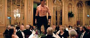 Aus Kunst wird Schrecken. Katrin Reiling hatte die Aufgabe, die intensiven Bilder einer Kunstperformance aus „The Square“ in Texte umzuwandeln.