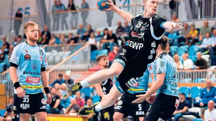 Auf breiter Brust. Dort tragen etwa die VfL-Handballer das Logo der EWP als einem der wichtigsten Sportförderer der Stadt.