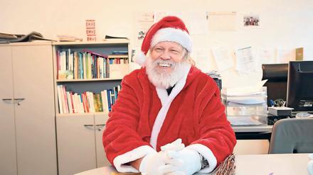 Aus dem tiefen Wald. Bei den PNN war der Weihnachtsmann zu Besuch. Mindestens vier Kinder in Potsdam werden ihn Heiligabend zu sehen bekommen. Die letzte Bescherung in seiner Anwesenheit ist bislang um 18 Uhr geplant. Danach feiert er selbst.
