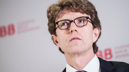 BER-Chef Engelbert Lütke Daldrup bei der Pressekonferenz zum Eröffnungstermin des Flughafens BER.