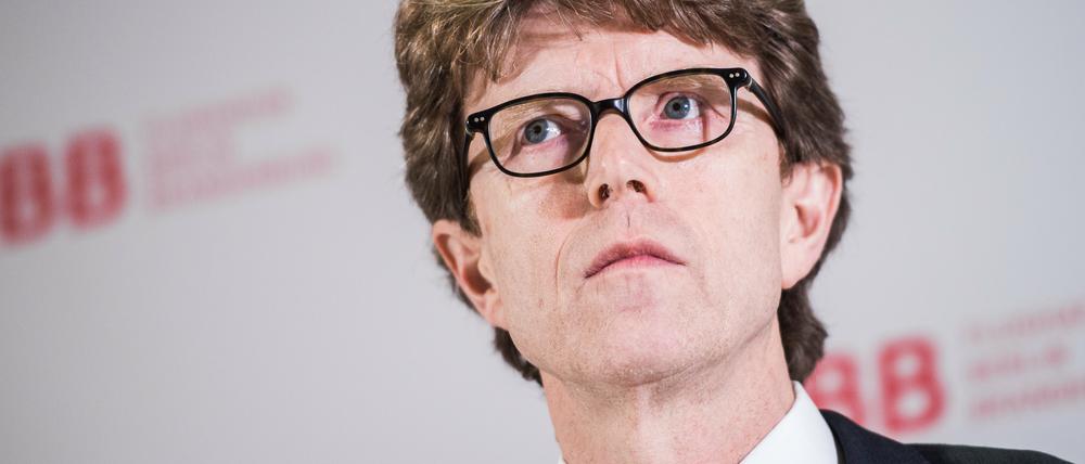 BER-Chef Engelbert Lütke Daldrup bei der Pressekonferenz zum Eröffnungstermin des Flughafens BER.