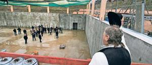 Mehr Platz. 44 mal 22 Meter misst die neue Turnhalle der Renn-Schule und bietet damit Platz für zwei Spielfelder nebeneinander. Die alte Halle ist nur halb so groß.
