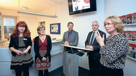 Modern. Arbeitsagenturchefin Ramona Schröder (r.) begrüßt Gäste.