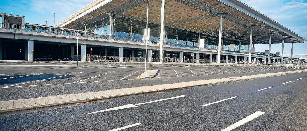 Turbulenzen in Aussicht. Ob der neue BER-Eröffnungstermin eingehalten werden kann? Daran haben Politiker beider Länder und Experten Zweifel.