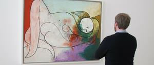 Besucher bei einer Picasso-Ausstellung in Paris. Welche Werke des Künstlers genau in Potsdam ausgestellt werden, ist bislang noch nicht bekannt.