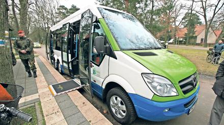 Besser unterwegs. Der neue Midi-Bus verkehrt ab dem 10. Dezember jede Stunde zwischen Wildpark-West und Potsdam. Dabei bietet er mehr Platz als der Sprinter, der bisher auf der Strecke fuhr, und einen barrierefreien Einstieg für Rollstuhlfahrer und Personen mit Rollatoren oder Kinderwagen.