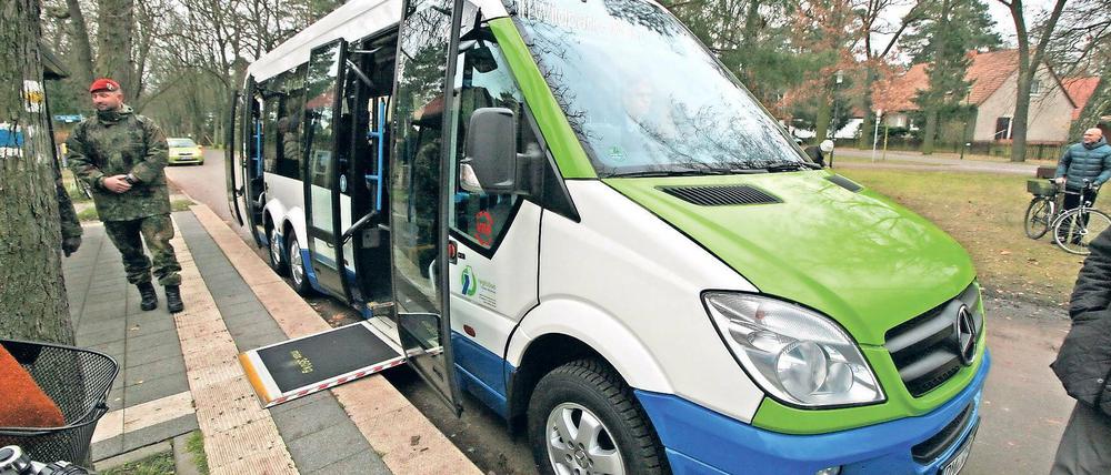Besser unterwegs. Der neue Midi-Bus verkehrt ab dem 10. Dezember jede Stunde zwischen Wildpark-West und Potsdam. Dabei bietet er mehr Platz als der Sprinter, der bisher auf der Strecke fuhr, und einen barrierefreien Einstieg für Rollstuhlfahrer und Personen mit Rollatoren oder Kinderwagen.