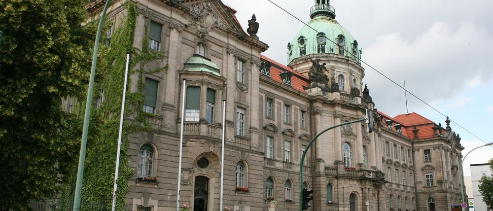 Das Rathaus ist knapp bei Kasse, doch Aufsichtsräte sollen mehr bekommen.