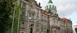 Das Rathaus ist knapp bei Kasse, doch Aufsichtsräte sollen mehr bekommen.