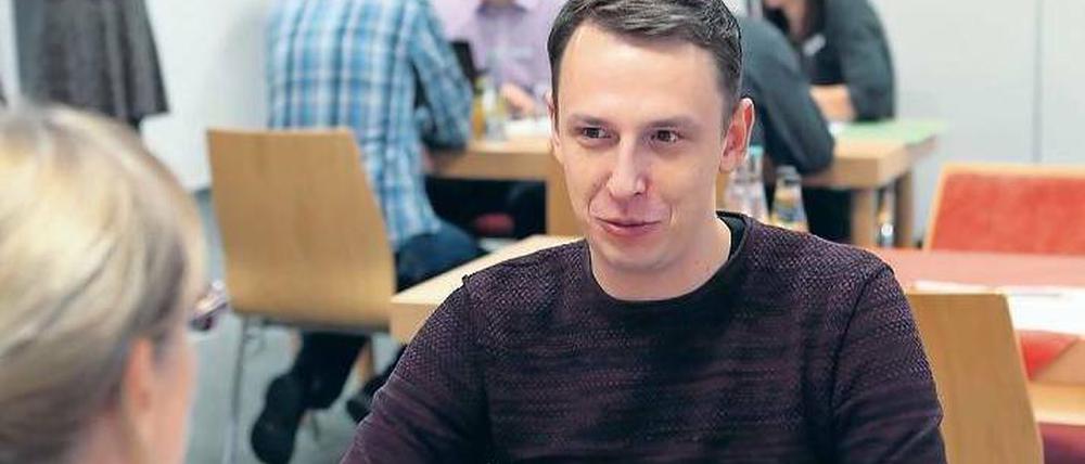Nicht ganz passend. Für Paul Kosemjalev war gestern kein Arbeitgeber dabei, der ihn in seinem Restaurant anstellen kann. Beatrice Duif vom Hotel Märkisches Gildehaus will aber den Kontakt zu ihrem Restaurantpächter herstellen.