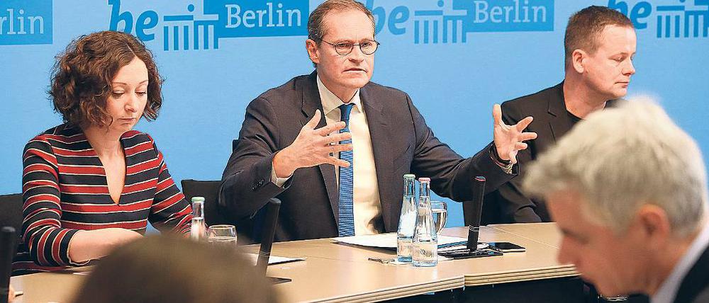 Bilanztreffen. Die Senatoren Ramona Pop (Grüne), Michael Müller (SPD) und Klaus Lederer (Linke) bei der Jahreskonferenz.
