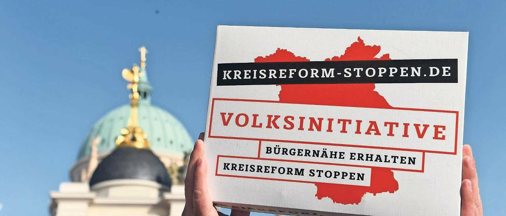 Etwa 70 Prozent der nötigen Stimmen für ein Volksbegehren waren zur Zeit der Absage gesammelt.