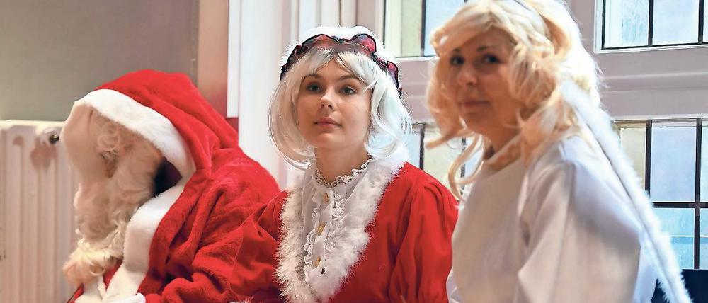 Unisex. Weihnachtsmänner, Weihnachtsfrauen und Engel.