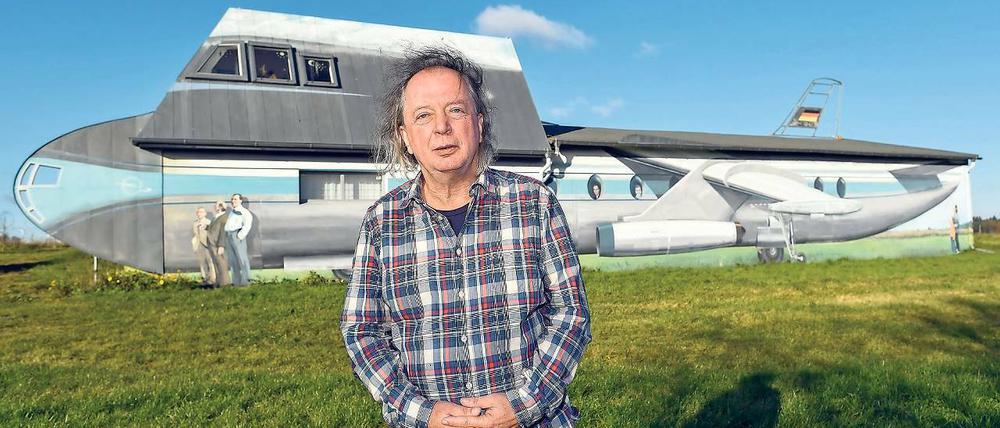 Tausendsassa. Wilfried Bergholz ist Journalist, Kinderpsychologe, Schriftsteller, Künstler und Hobbypilot.