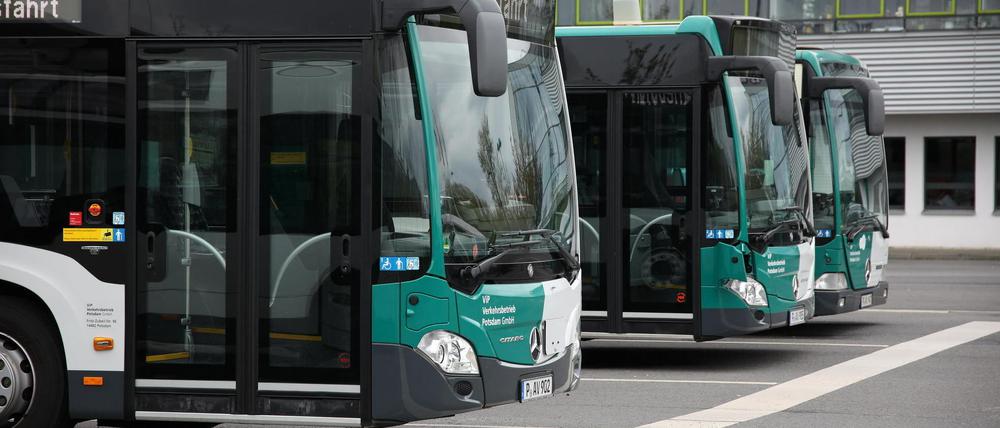 Mit einem Umstieg an der Haltestelle Campus Jungfernsee vom Bus in die Tram sind viele Groß Glienicker nicht einverstanden.
