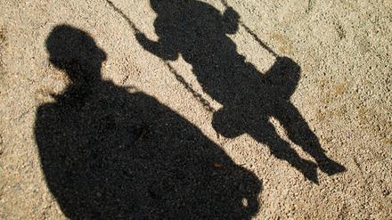 Neonazi Raack integriert sich in Ortrand. Mit dem Jugendklub organisiert er zum Partys, hat die Parkgaststätte zum Eventzentrum umgebaut.