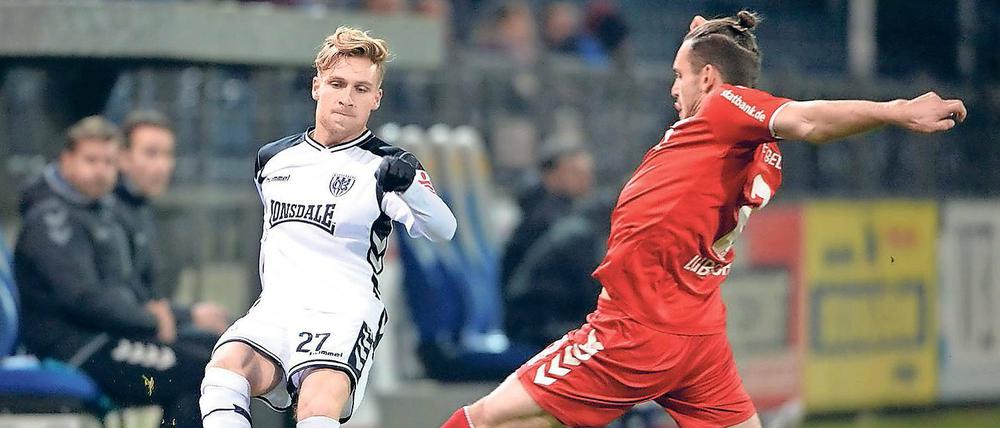 Treffsicher. In den vergangenen beiden Ligapartien gegen den VfB Germania Halberstadt und BFC Dynamo erzielte SVB-Offensivspieler Tino Schmidt, der im Sommer von der zweiten Mannschaft des 1. FC Kaiserslautern kam, drei Treffer. Mannschaftsintern ist er mit insgesamt vier Toren hinter Andis Shala (fünf Treffer) nun zweitbester Torschütze.