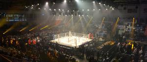 Ein Ring in der Arena. Die Multifunktionshalle am Potsdamer Luftschiffhafen hat sich als Veranstaltungsstätte für Profiboxabende etabliert.