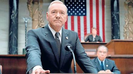 Die Autoren von "House of Cards" stehen vor der schwierigen Ausgabe, Frank Underwood aka Kevin Spacey aus der Serie rauszuschreiben.