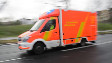 Bei einem Unfall auf der Landstraße 96 sind am Mittwoch zwei Menschen gestorben.