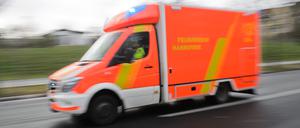 Bei einem Unfall auf der Landstraße 96 sind am Mittwoch zwei Menschen gestorben.