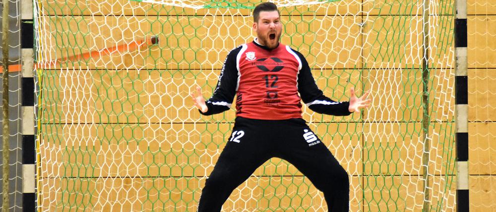 Gigant. Werders Torwart Martin Pfefferkorn glänzte bei der Partie gegen Ludwigsfelde.