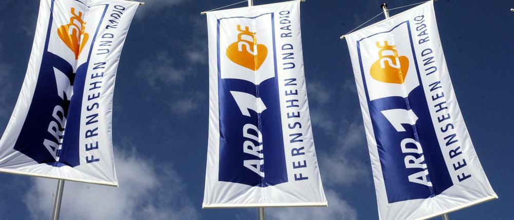 Noch müssen die Fahnen von ARD und ZDF nicht Trauer tragen.