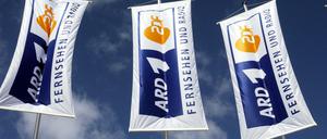 Noch müssen die Fahnen von ARD und ZDF nicht Trauer tragen.