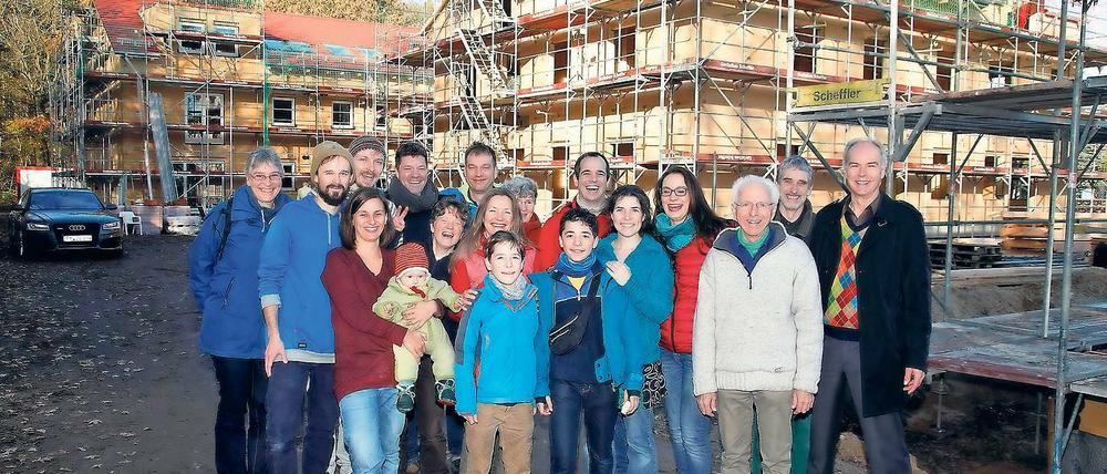 Inmitten von Freunden. Die künftigen Bewohner der WohnMichel-Häuser haben sich in den vergangenen Jahren immer wieder zu Infoabenden und Seminar-Wochenenden getroffen. Dabei haben sie auch gelernt, wie sich soziale Konflikte lösen lassen.