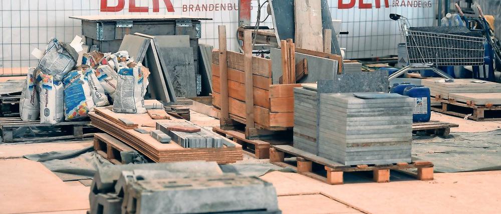 Ewige Baustelle. Ab wann am BER in Schönefeld auch geflogen werden soll, wollen die Verantwortlichen Mitte Dezember bekanntgeben.