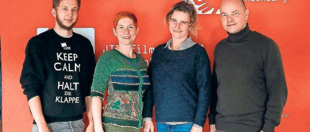 Film ab. Festivalleiterin Kristin Ehlert (2.v.l.) mit dem JIM-Team