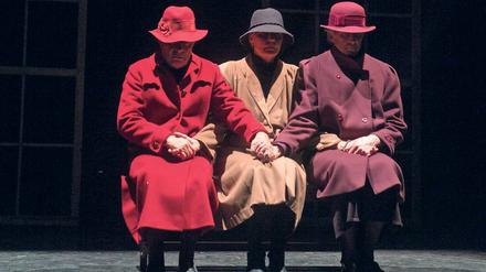 Weißt du noch? Drei alte Frauen träumen von der Zeit, als sie von der Liebe träumten. Mit „In the blink of an eye“ feiert das Wandertheater Ton &amp; Kirschen sein 25-jähriges Bestehen – und zeigen, was Theater alles sein kann.