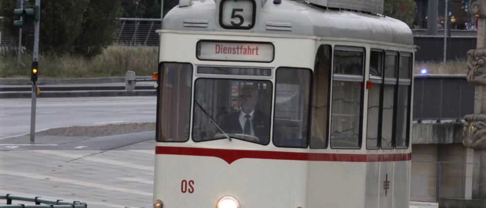 Die historische Tram war liegengeblieben und hatte die Strecke in Potsdams Norden blockiert.