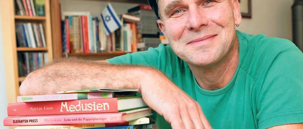 Der Vorleser. Martin Klein schreibt Bücher und liest aus ihnen vor. Eine gute Vorbereitung und das Eingehen aufs Publikum sind ihm wichtig.