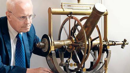 Erdvermesser. Mit dem Theodoliten wurde vor 150 Jahren die Erde vermessen.