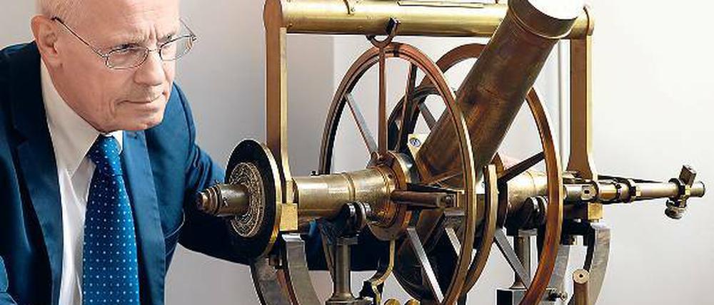 Erdvermesser. Mit dem Theodoliten wurde vor 150 Jahren die Erde vermessen.