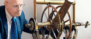 Erdvermesser. Mit dem Theodoliten wurde vor 150 Jahren die Erde vermessen.