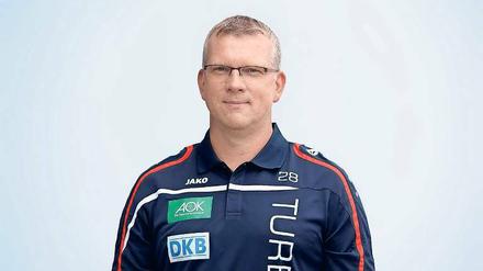 Am Backtisch vorgelegt. In einem von Turbines Co-Trainer Dirk Heinrichs gemachten Plätzchen wird deutlich, wonach sich das Potsdamer Team sehnt.