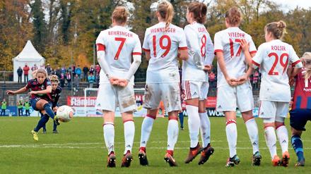 Im zweiten Versuch. Turbine-Talent Gina Chmielinski nutzte ihren eigenen von der Mauer abprallenden Freistoß zum 2:2.