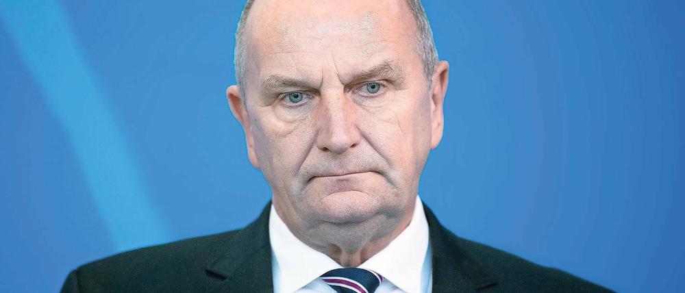 Die Bürde der Hürde. Funklöcher, Infrastruktur, Kohleausstieg – auf Brandenburgs Ministerpräsidenten Dietmar Woidke (SPD) warten nach der gescheiterten Kreisreform etliche weitere Baustellen in seinem Land.