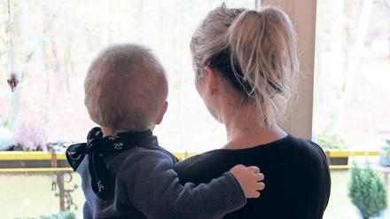 Viel Zeit zu zweit. Franca Edeling und ihr Sohn Marlon warten seit Monaten auf einen Kita-Platz oder einen Platz bei einer Tagesmutter. Die 35-Jährige aus Werder hat seit Auslaufen des Elterngeldes keinerlei Einkünfte. Dass nicht mehr Eltern per Klage ihr Recht auf Betreuung durchsetzten, erstaunt sie.