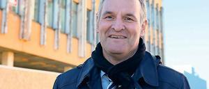 Ausgestellt. Der Bauzaun an der alten FH soll ab dem 20. Januar zu einer Ausstellung über die vergangenen 25 Jahre Stadtgeschichte werden. 17 Themen werden gezeigt.