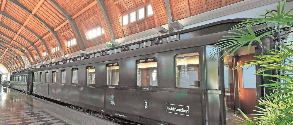 Lenins Erbe. In dem historischen Eisenbahnwaggon war bis 1990 ein Leninmuseum eingerichtet. Seit 2005 steht er in Potsdam.