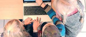 Sicher Surfen: Im Schnitt sind Kinder ab 13 Jahren fitter im Netz als ihre Eltern.