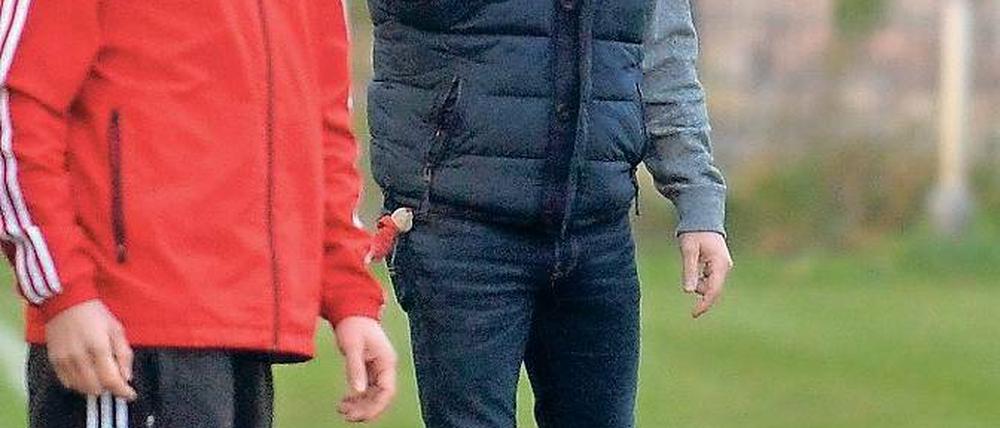 Abschied vom Jahn-Sportplatz. Über 14 Jahre hinweg war Ingo Hecht (r.) beim Teltower FV aktiv - als Spieler und Trainer. Nun geht er als Coach nach Werder.