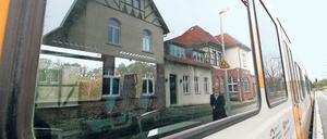 Künftiges Nahverkehrsdrehkreuz. Der Bahnhof Beelitz Stadt soll ab Januar Endpunkt für die Busse aus Potsdam und Kloster Lehnin werden. Dadurch soll der Verkehr besser vernetzt werden. Ab 2022 soll zudem eine zusätzliche Bahnlinie starten, sodass dann Züge von Beelitz direkt nach Potsdam und Berlin fahren.