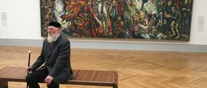 Ronald Paris vor seinem Werk „Unser die Welt – trotz alledem“ im Museum Barberini.